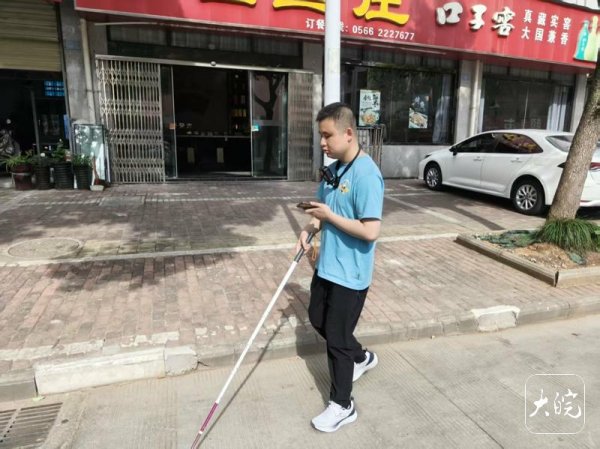 在线配资炒股公司 以耳为眼感知世界 开网店的池州盲人小伙又拍起了短视频_大皖新闻 | 安徽网
